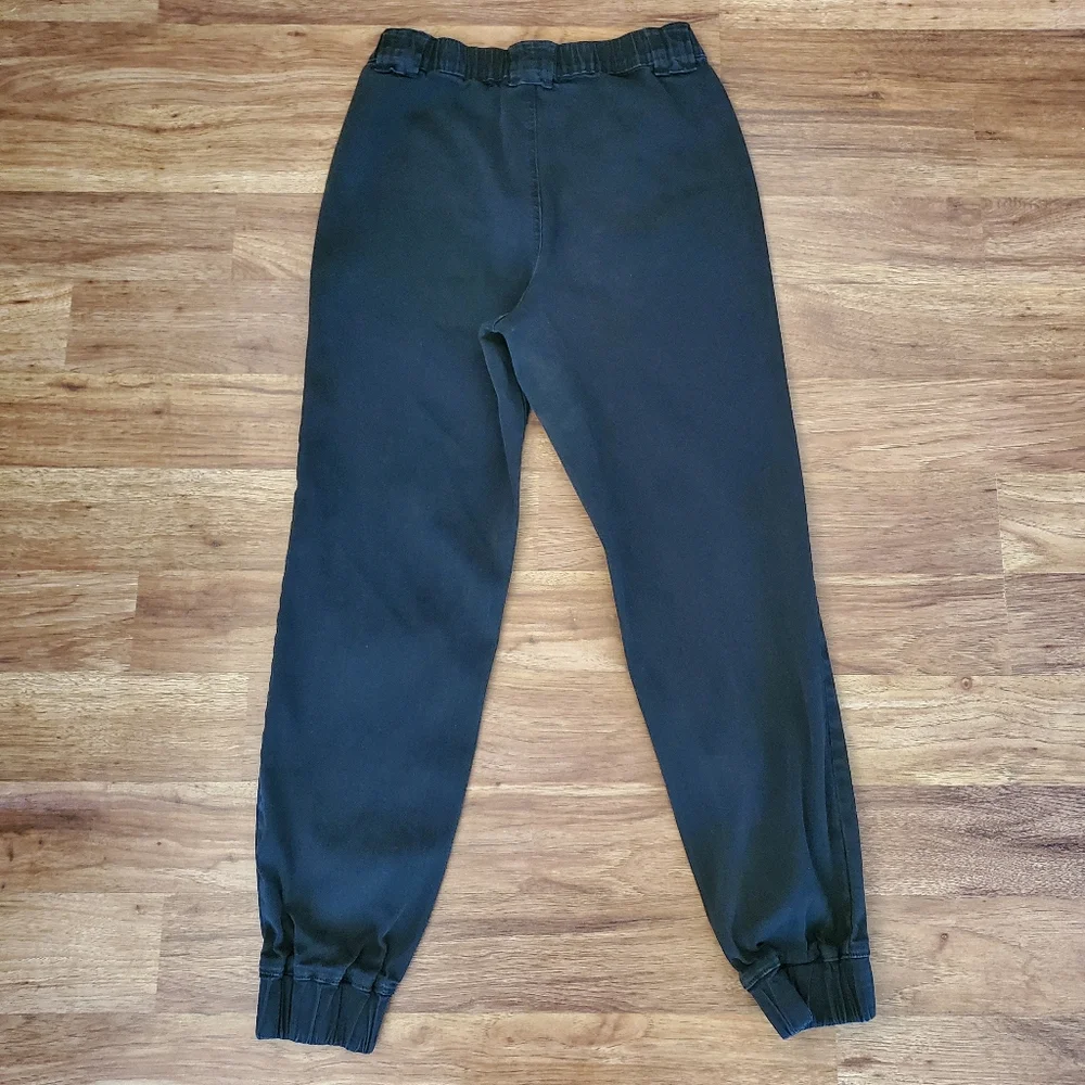Almost Famous Denim Joggers Size Medium Black
